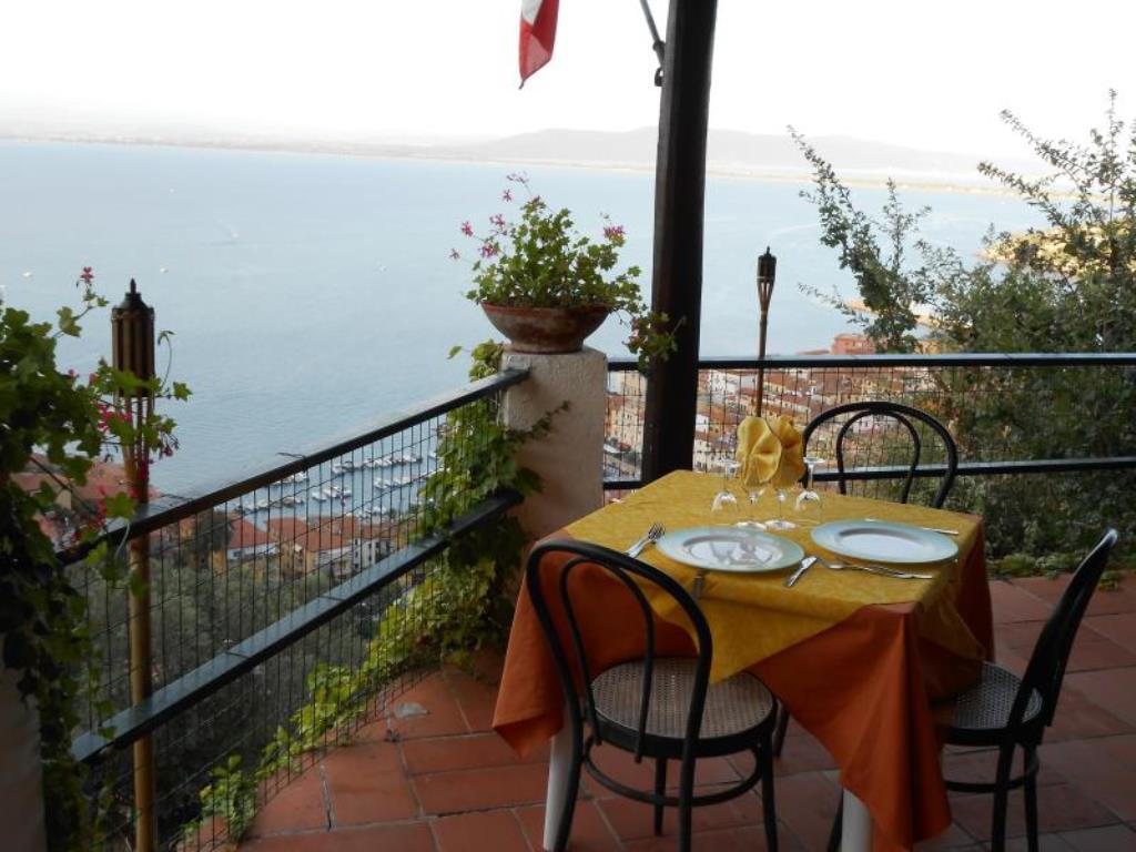 פורטו סנטו סטפנו Hotel Vittoria מראה חיצוני תמונה